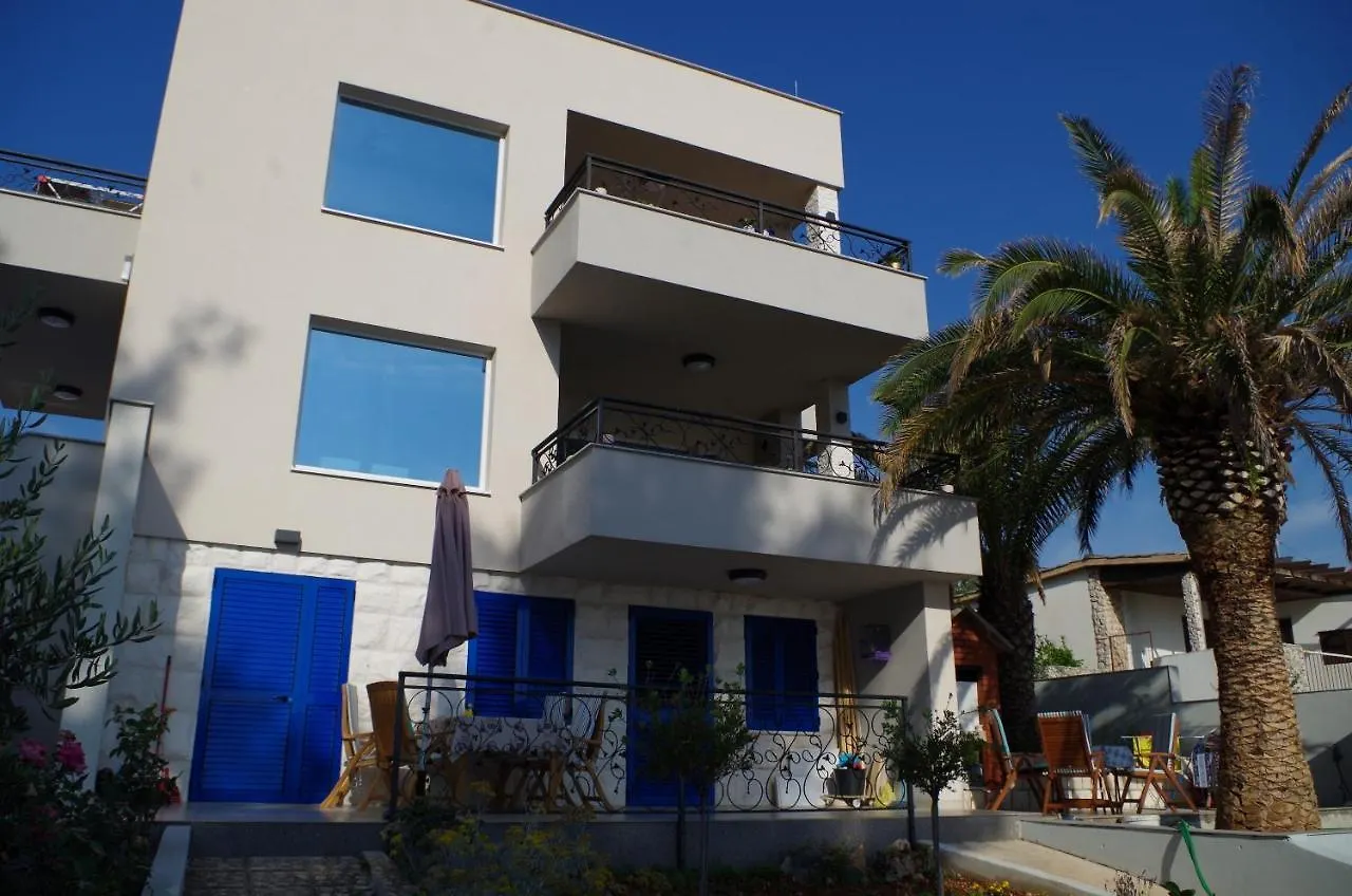 Apartments By The Sea Slatine, Ciovo - 14158 0*, Slatine